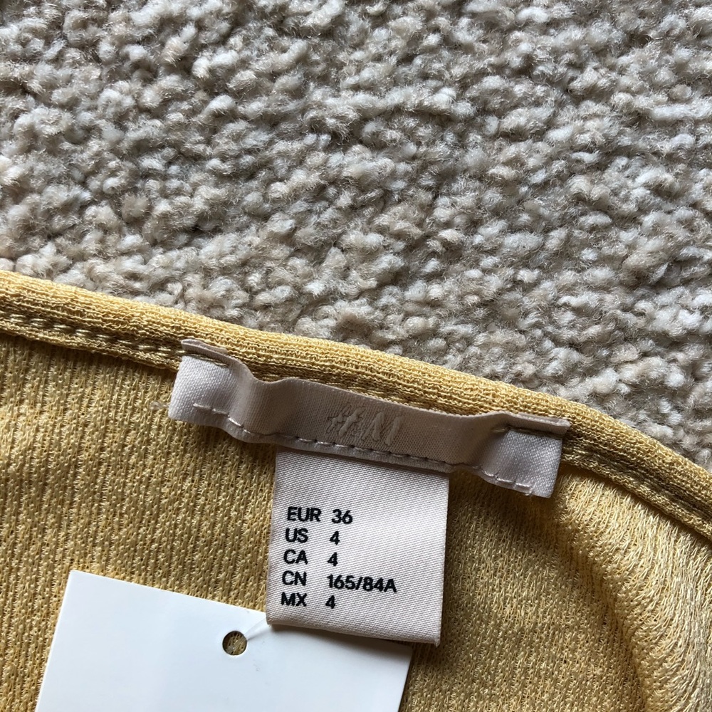 H&M Trend SLEEVELESS SCRUNCH STRETCH FITTED Wrap V Neck Yellow DRESS - Picture 9 of 12